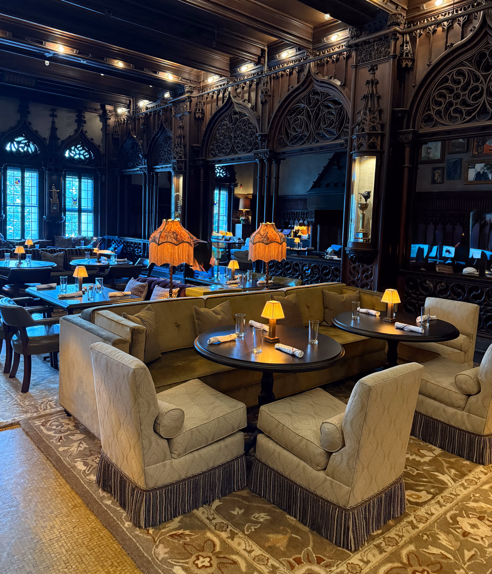 The lobby and reception of the Chicago Athletic Association